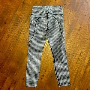 Lululemon In Movement 7/8 Tight Leggings Everlux 25 Monochromic Black